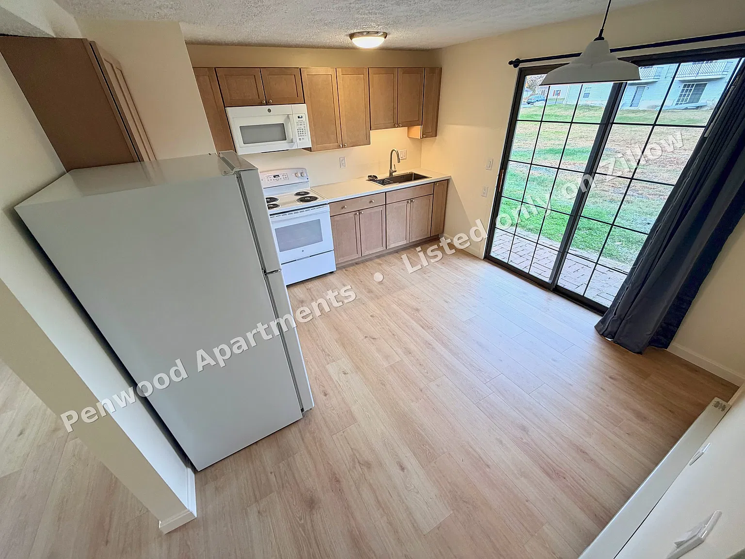 2 bed, 819 sqft, $1,800 — Photo 2