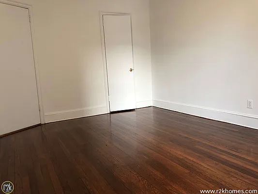 Rented by Realty 2000 Corp | media 8