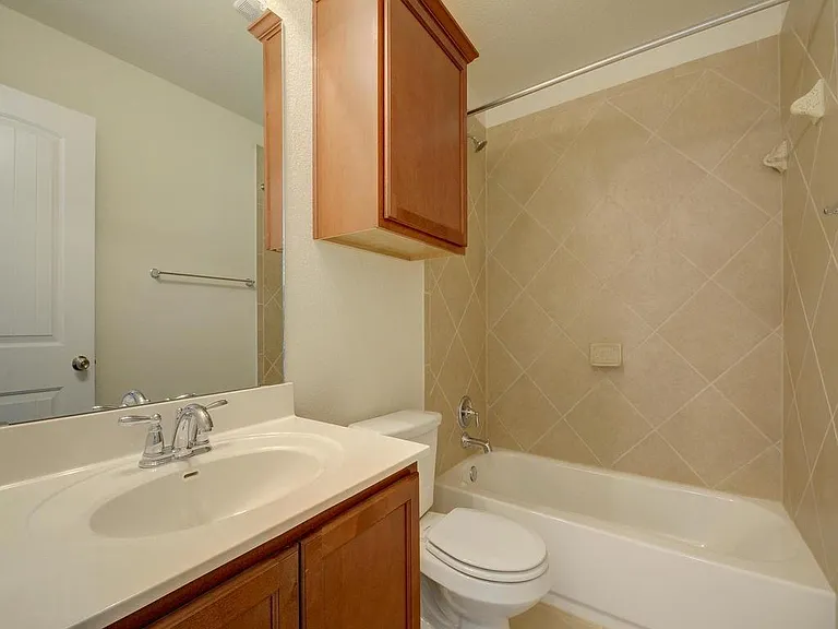 2015 Barker House Cv — Photo 27