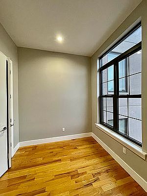 4th image of 148 Tompkins Ave #4A
