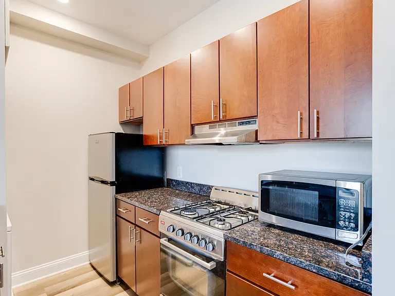 847 Park Ave #4 — Photo 4