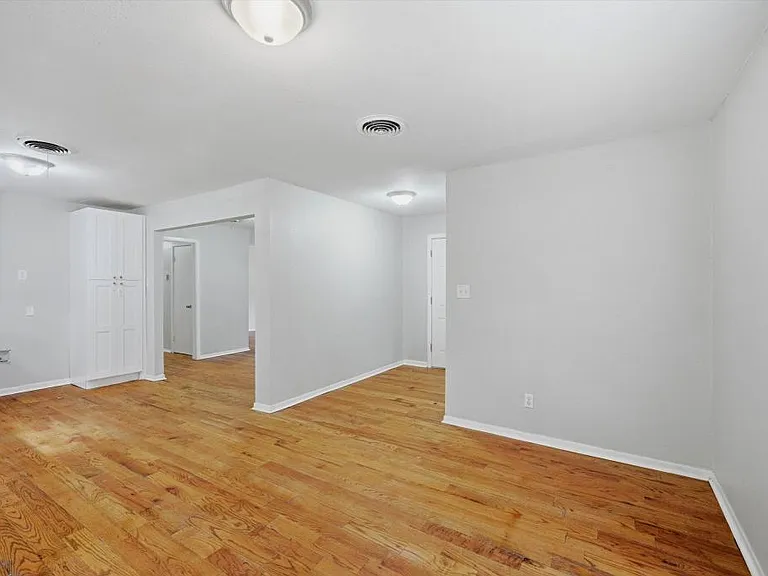 2521 N Hickory St — Photo 13