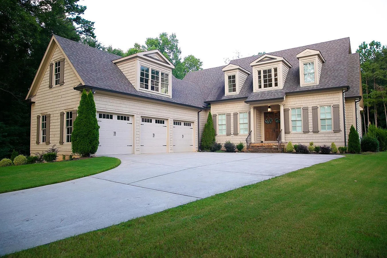 475 Woodward Dr — Photo 1