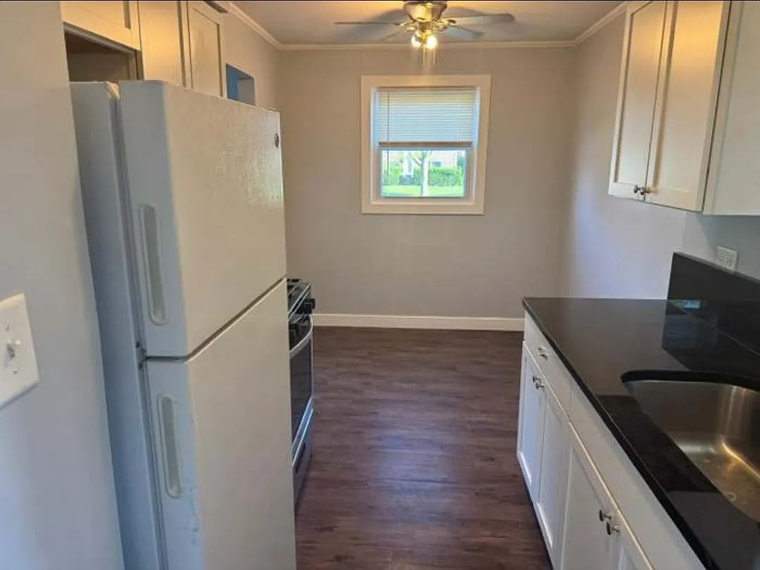 2 bed, 1000 sqft, $2,000 — Photo 2