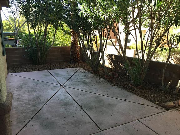 2nd image of 10012 Calabasas Ave