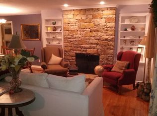 3811 W 74th St, Prairie Village, KS 66208