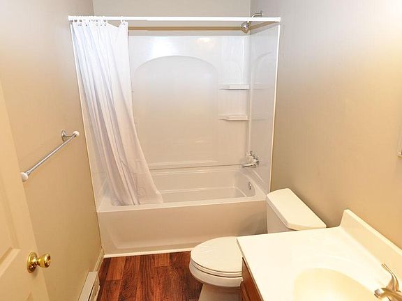 4th image of 543 Ashwood Ln NW APT B