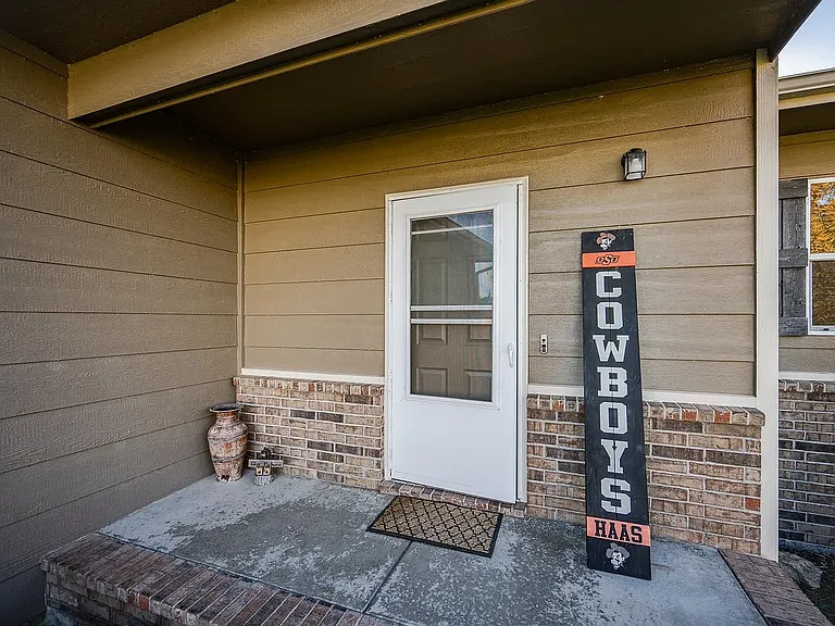 609 S Longbranch Dr — Photo 3