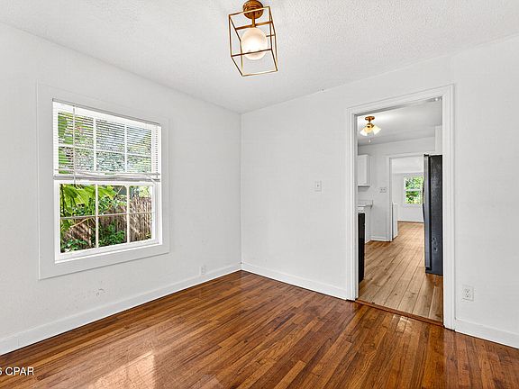 4th image of 906 Harmon Ave