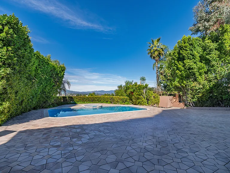 18047 Karen Dr — Photo 45