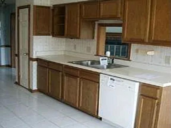 3rd image of 1325 Darien Ct