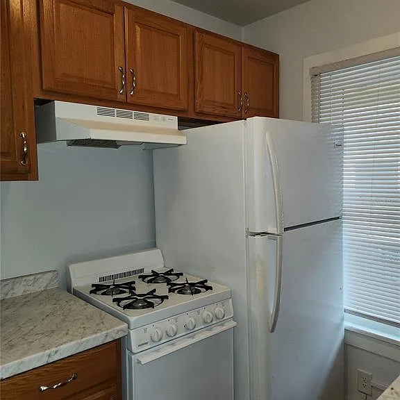 421 NW 10th Ave — Photo 6