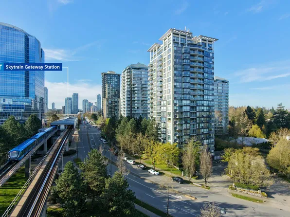 10899 University Dr #1706, Surrey, BC V3T 5V2
