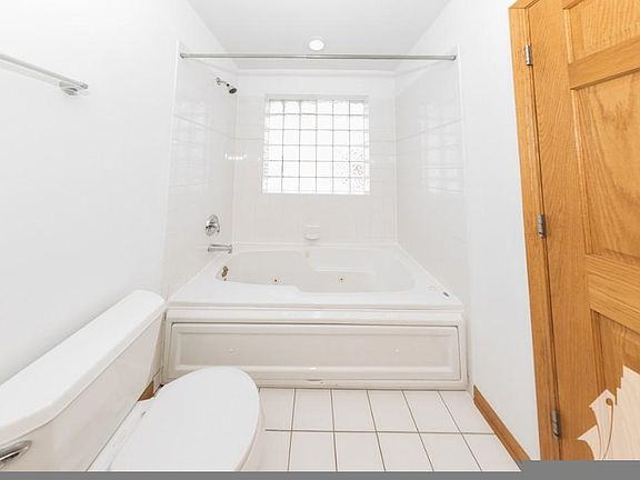 3rd image of 2743 N Southport Ave #2741-2S