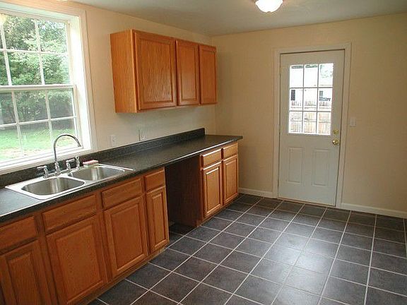 3rd image of 138 Coldwater Ave