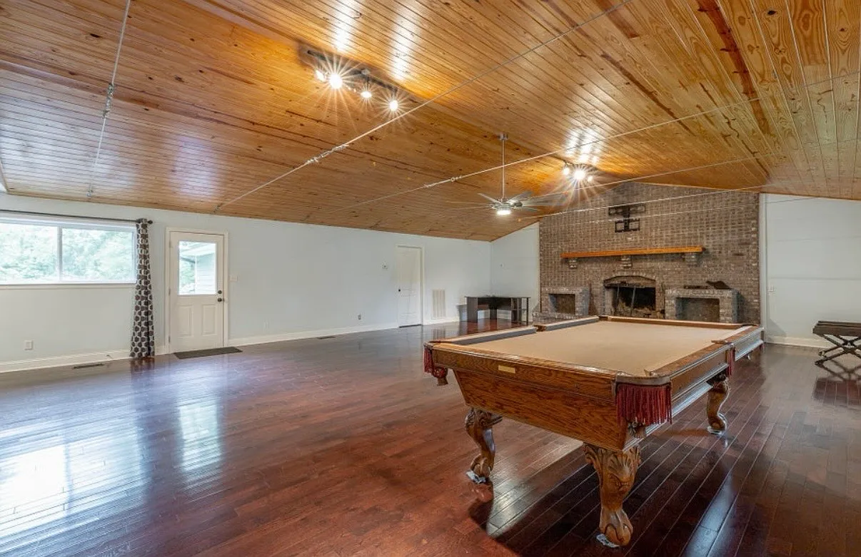 3 bed, 3.5 bath, 2014 sqft, $2,750 — Photo 3
