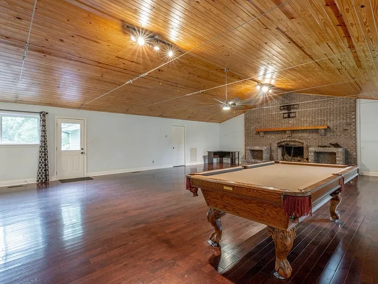 9011 Pleasant Ln — Photo 3