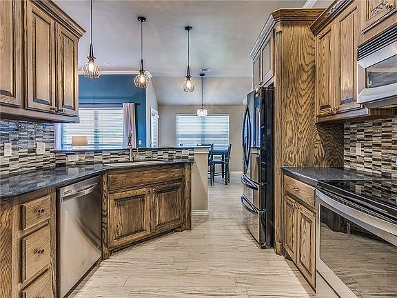 5th image of 13905 Agate Dr