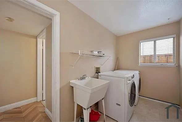 1585 Foxwood Dr — Photo 25