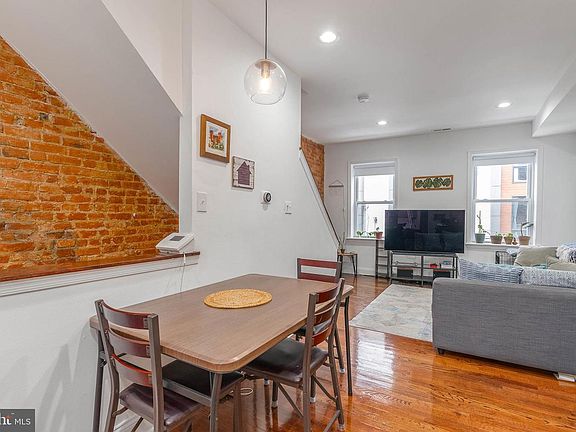 4th image of 1517 Cambridge St #2