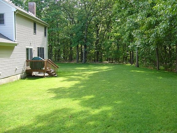 Spacious, private back yard