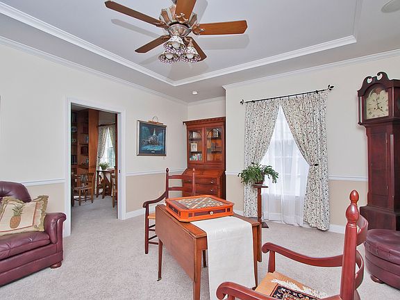 Living Room w Tray Ceiling