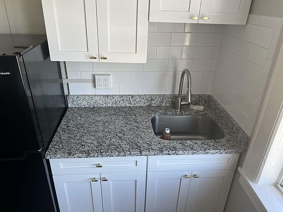 5th image of 2105 Central Ave #12