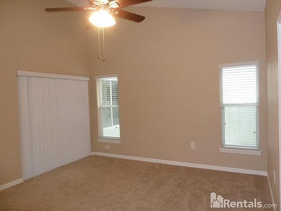 3rd image of 892 Pecan Ct