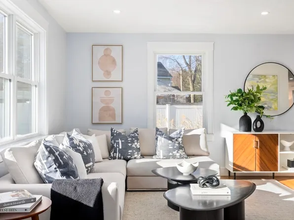 25 Geraldine Dr, Wellesley, MA 02481