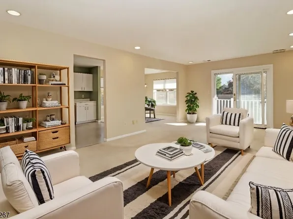 8 Rebecca Rd, East Hanover Twp., NJ 07936