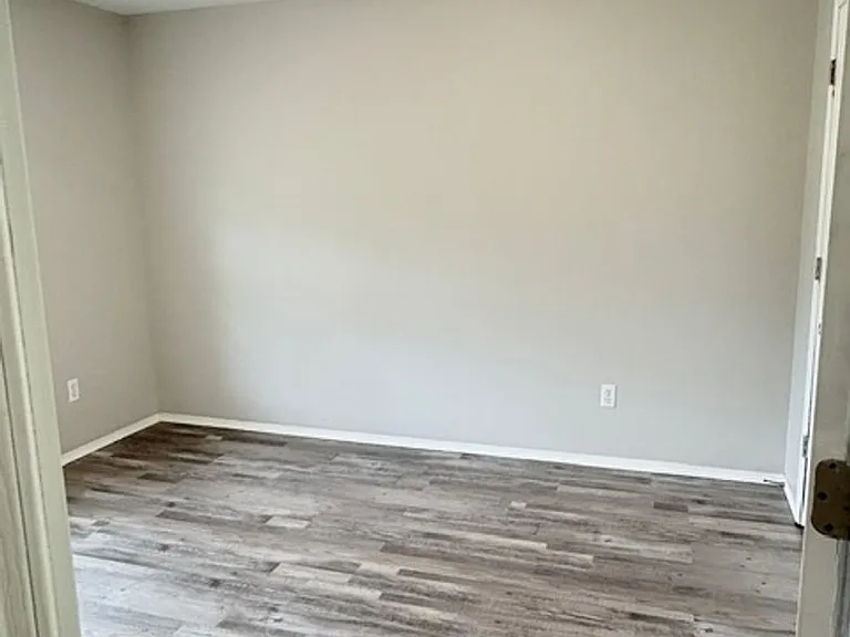 2202 W Jonquil Ln — Photo 17