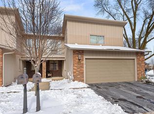 19W210 Ginny Ln W, Oak Brook, IL 60523