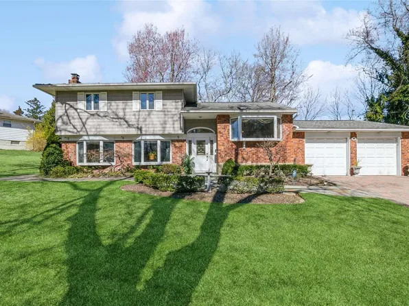 13 Tusculum Road, Commack, NY 11725