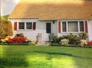 17 Putnam Rd, Fishkill, NY 12524