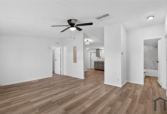 4th image of 1134 Robinson Ave