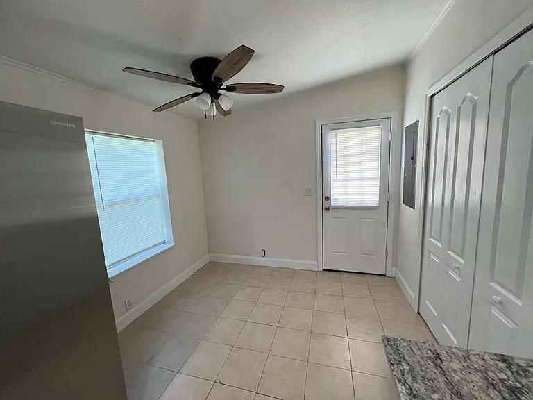 1430 Hilltop Rd — Photo 10