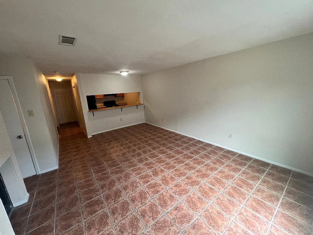 Building Photo - 1859 Southpointe Dr #3