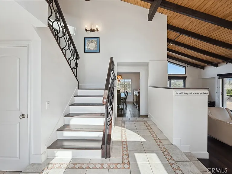 4372 Park Vicente — Photo 3