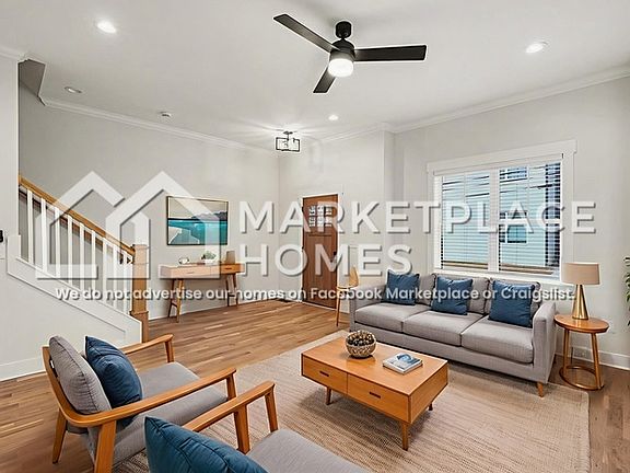 4th image of 1034 E Trinity Ln #D