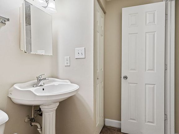 3rd image of 3610 Balsam Ave #205