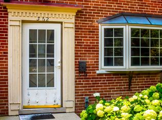 562 Green Bay Rd, Glencoe, IL 60022