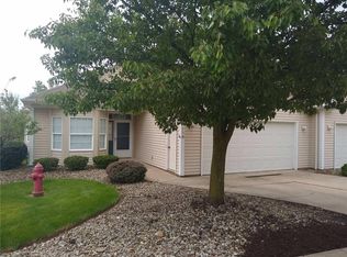 230 Village Dr #12, Seven Hills, OH 44131