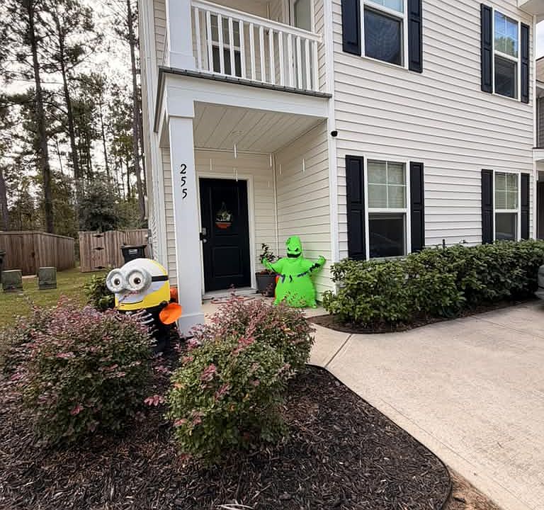 1st image of 255 Spencer Cir