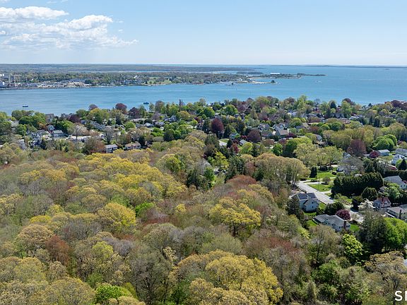 4th image of 745 Montauk Avenue