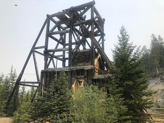 4th image of Quartz Hill Rd