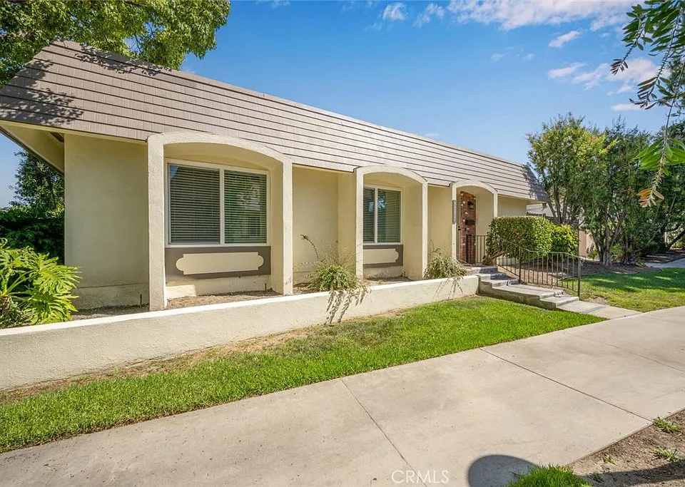 9735 Paseo De Oro