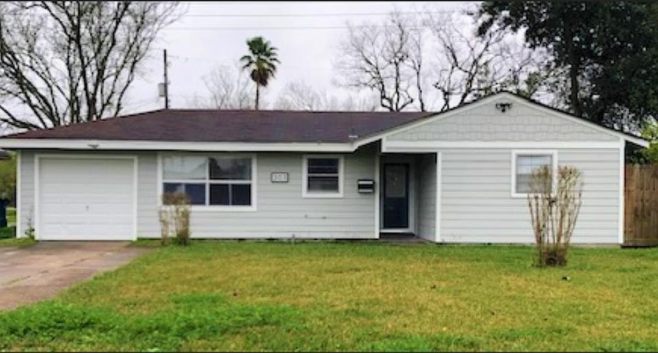 1st image of 303 Elaine St