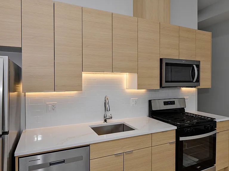 2158 W 18th St #1 — Photo 9
