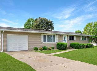 401 Sherry Ln, Viroqua, WI 54665