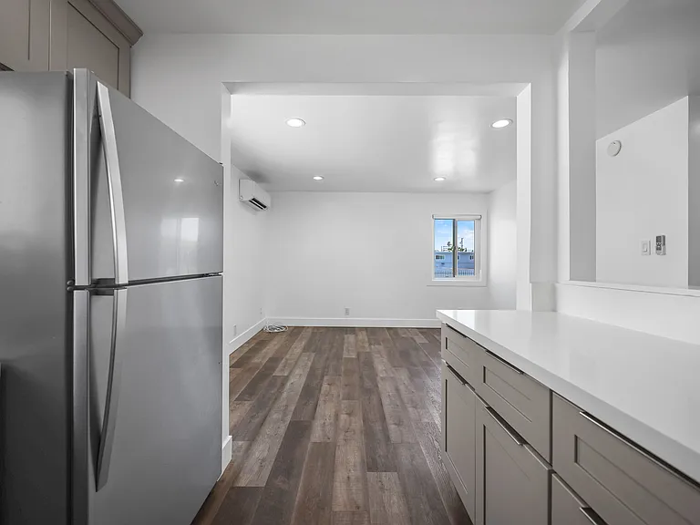 1101 N Flower St #1 — Photo 2